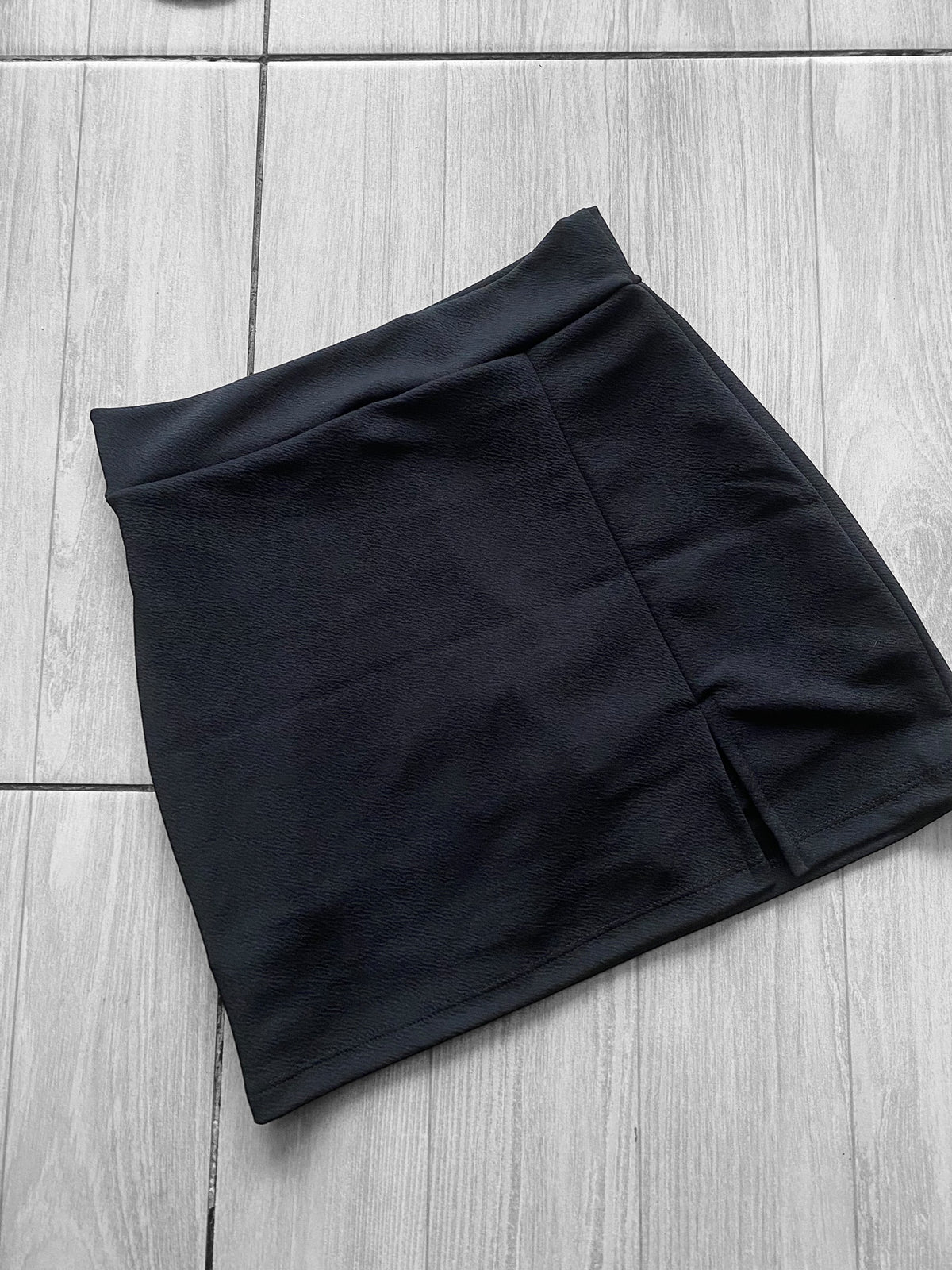 Falda con short un tajo