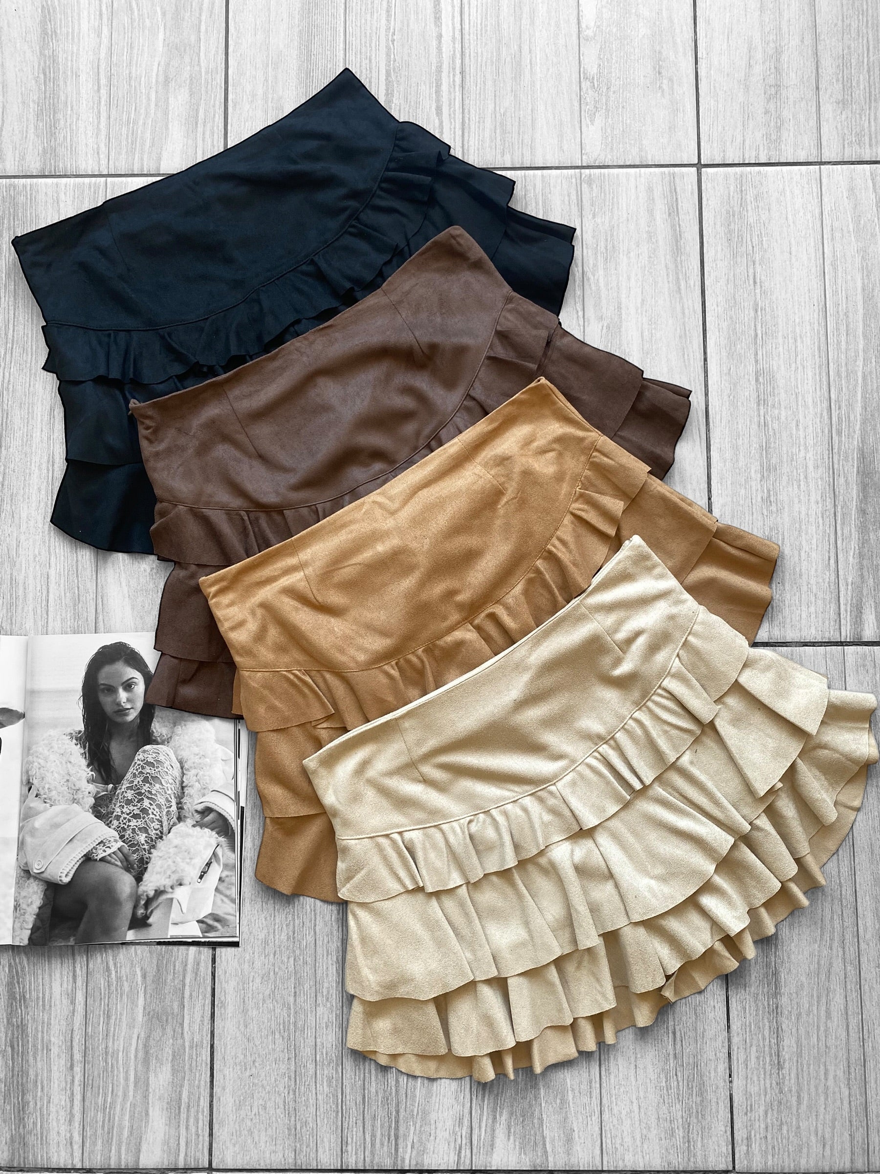 Falda vuelos gamuza con short