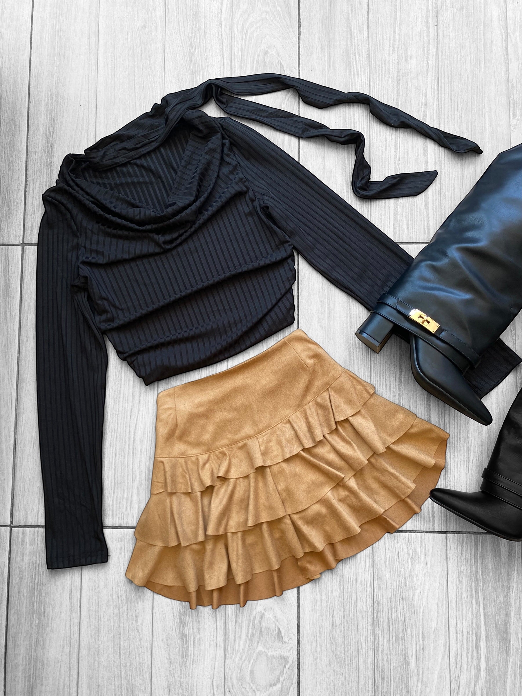 Falda vuelos gamuza con short