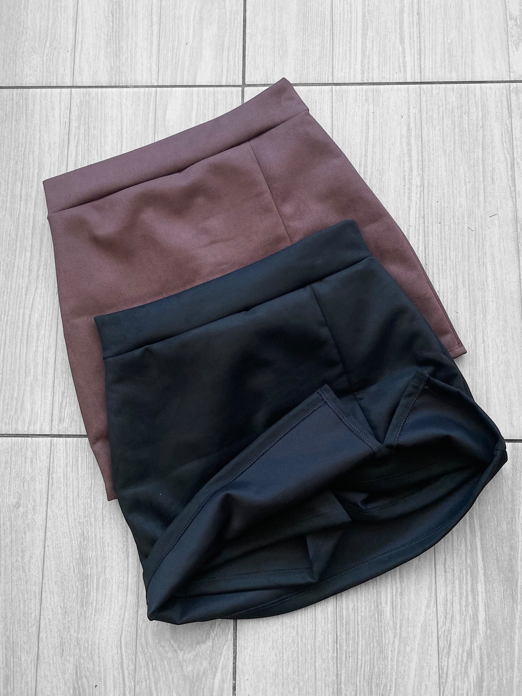 Falda con short gamuza
