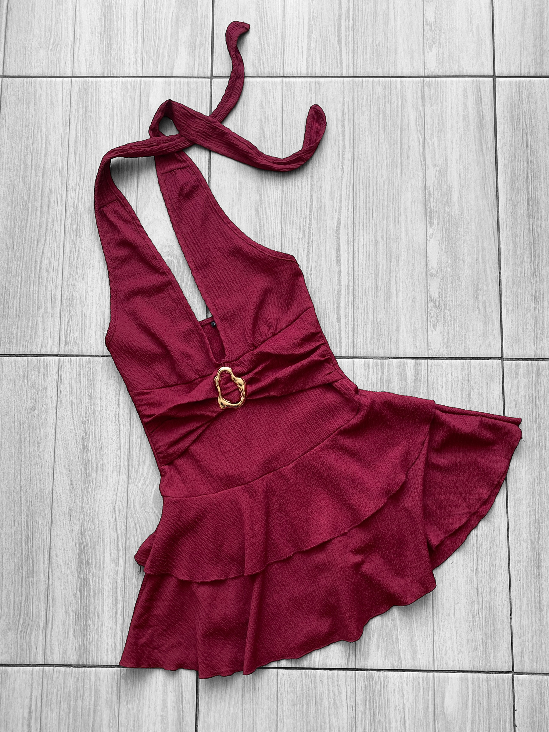 Vestido con hebilla