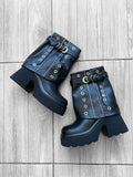 Botas con capucha y tachas