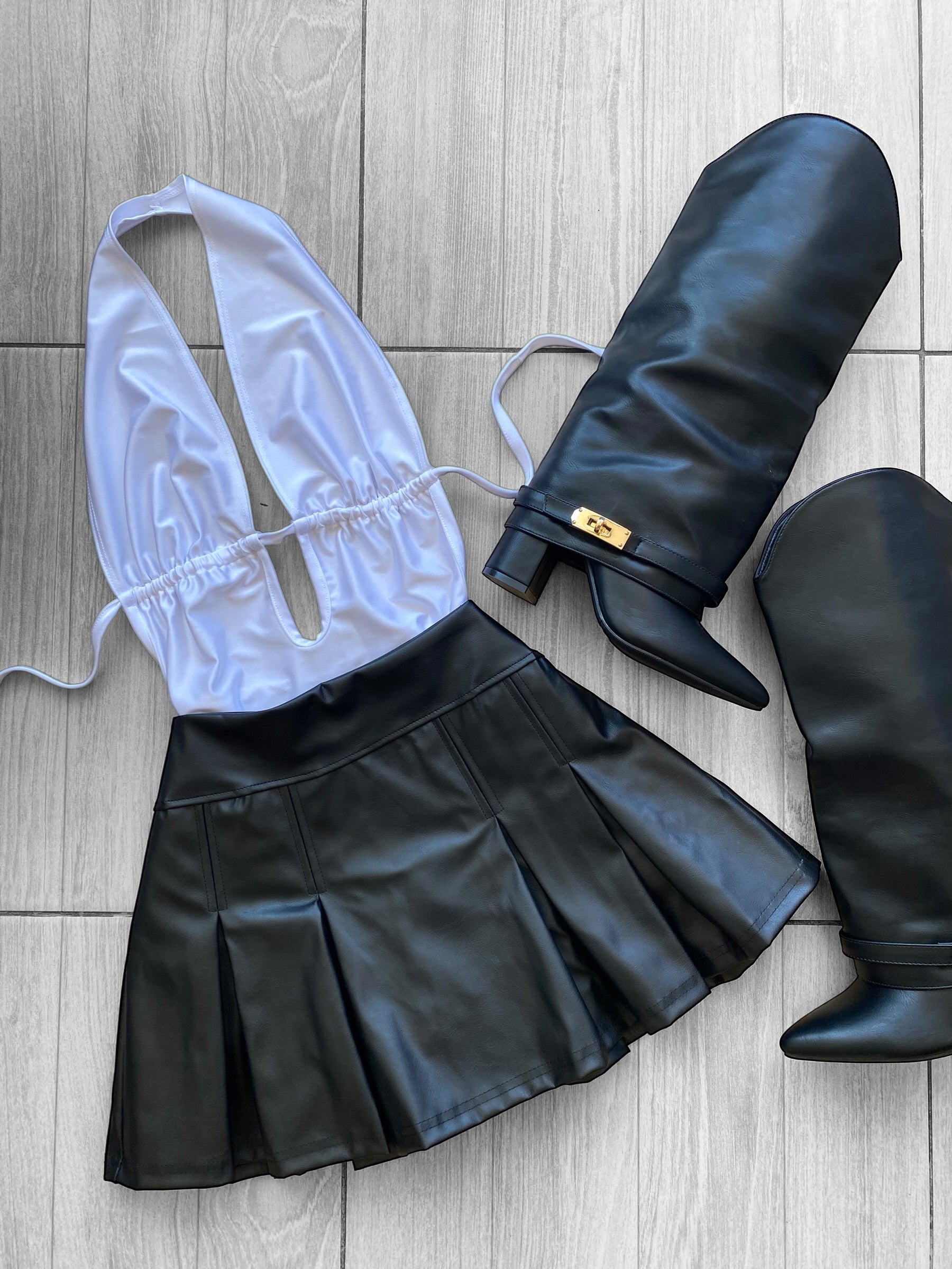 Falda tableada eco cuero con short por dentro