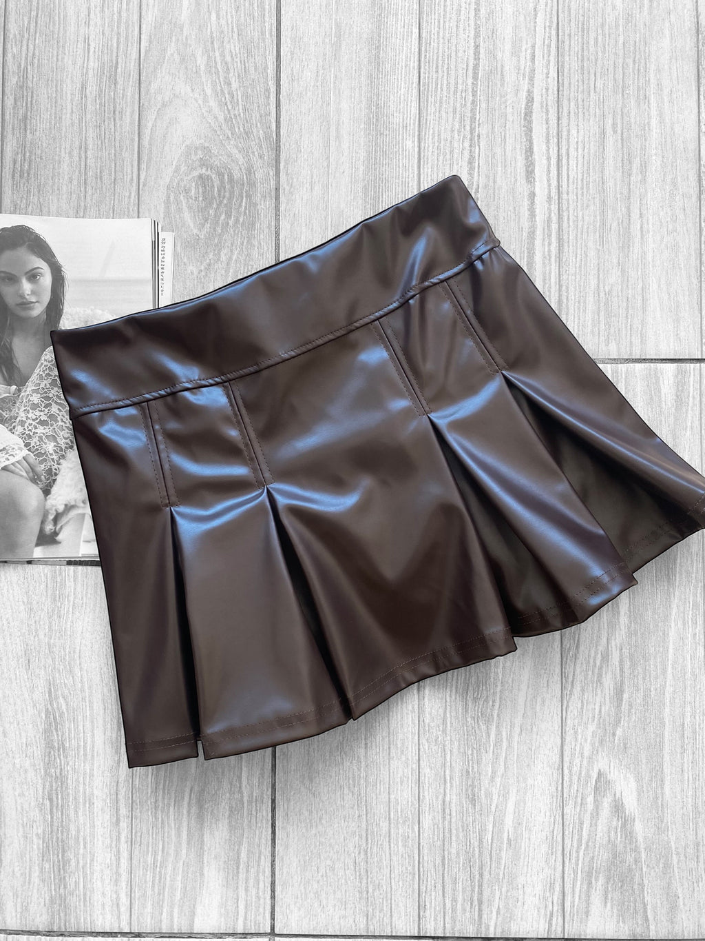 Falda tableada eco cuero con short por dentro