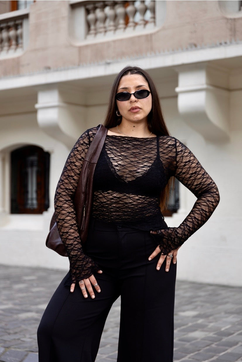 Polera encaje en punta