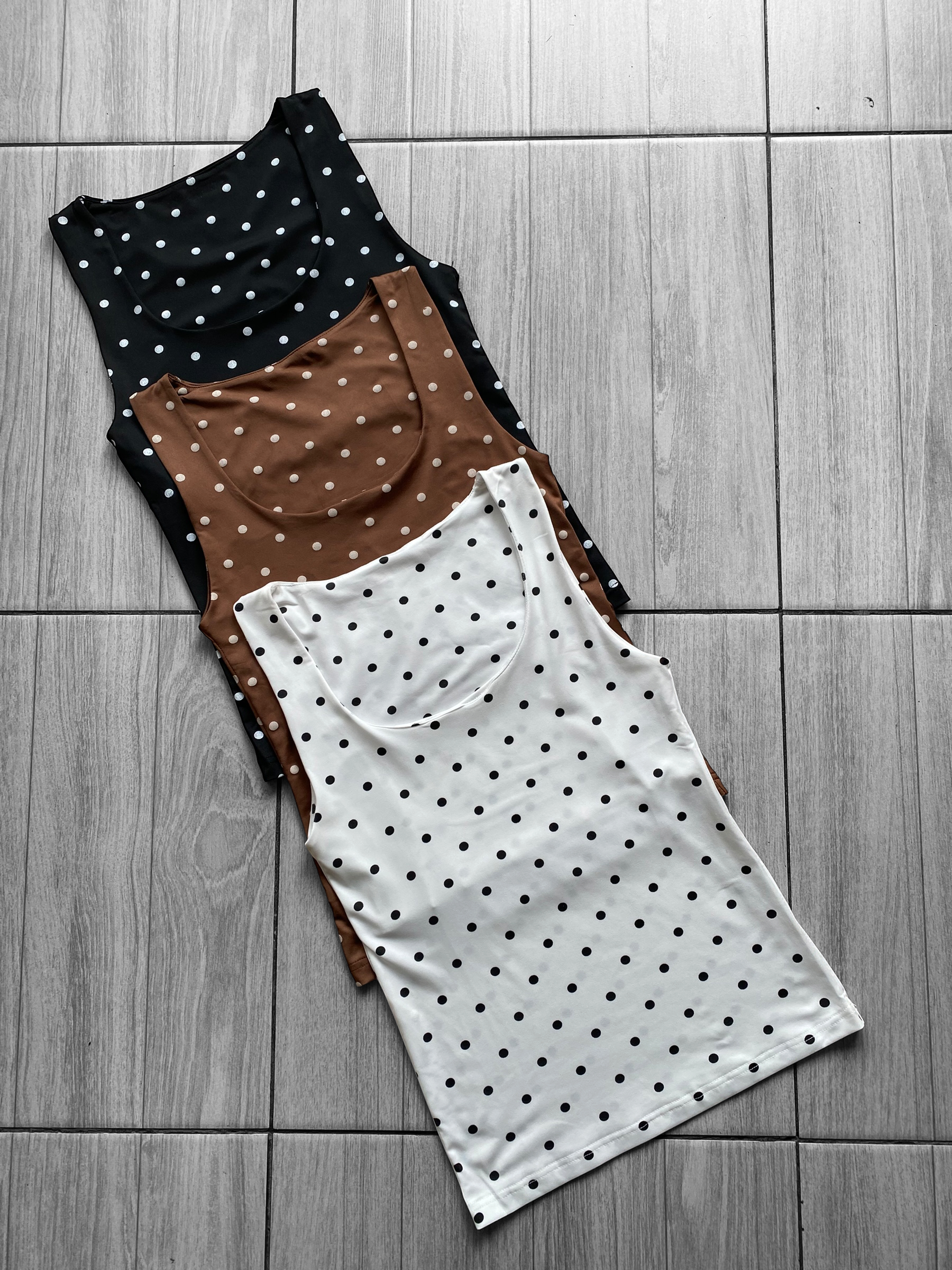 Polera larga lunares